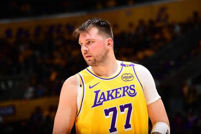 星空体育下载啊-东契奇意外战胜阿森纳，重要助攻引爆全场！观众掌声雷动的简单介绍-星空体育下载啊